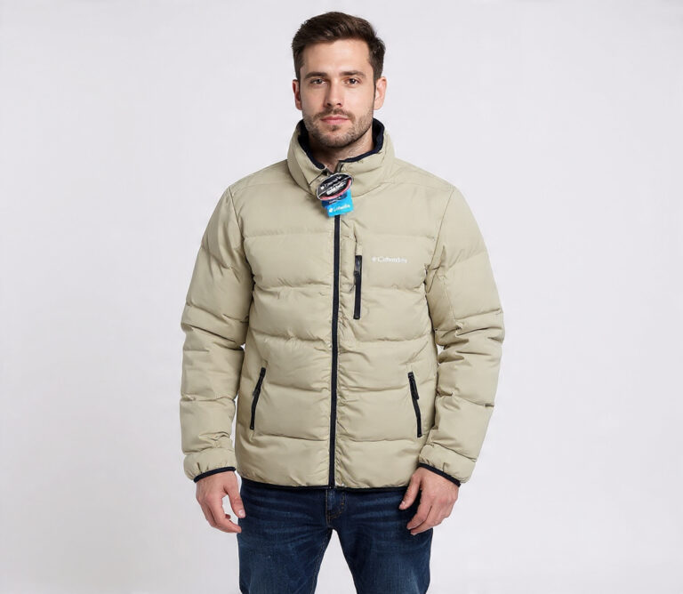 make_mockup_with_male_model_in_studio (19)